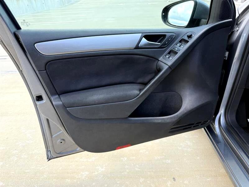 Used 2010 Volkswagen Golf 4-Door image 14