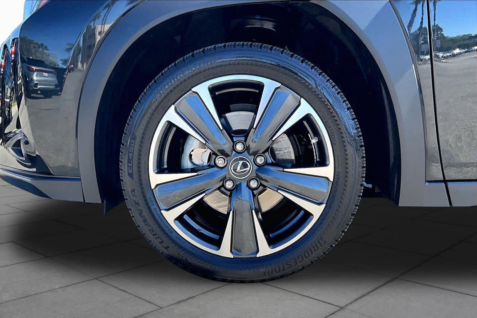Used 2022 Lexus UX 200 w/ Accessory Package (Z1) FWD image 10