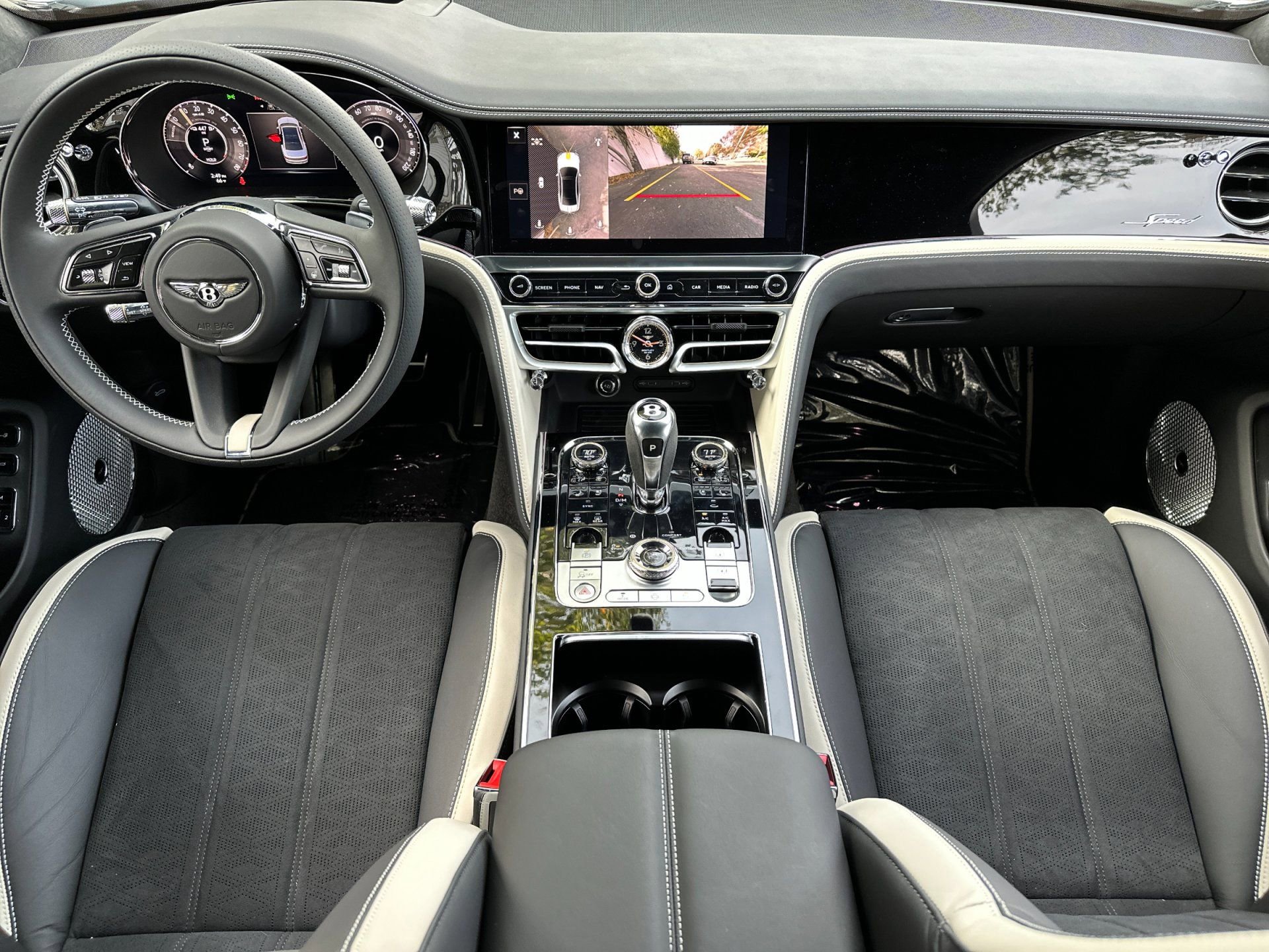 New 2025 Bentley Flying Spur Plug-In Hybrid AWD/4WD image 4