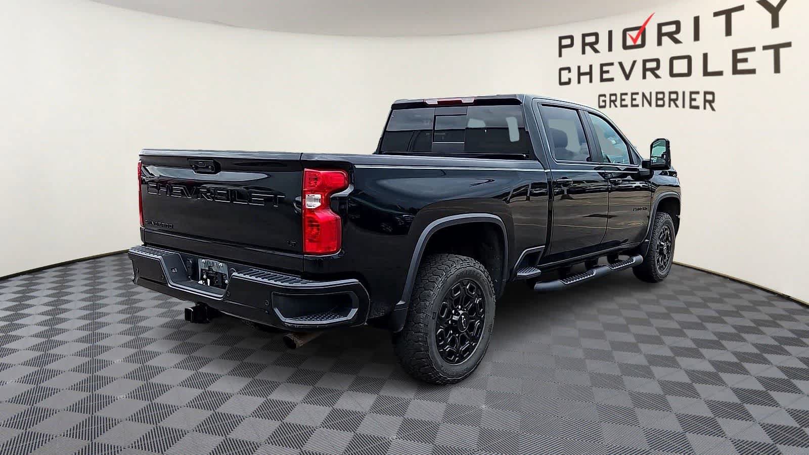 Used 2023 Chevrolet Silverado 2500 LT w/ Midnight Edition AWD/4WD image 8