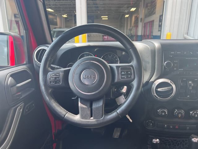 Used 2016 Jeep Wrangler Unlimited Sahara w/ Connectivity Group image 22