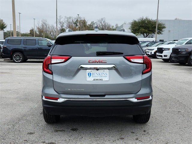 Used 2024 GMC Terrain SLT image 4