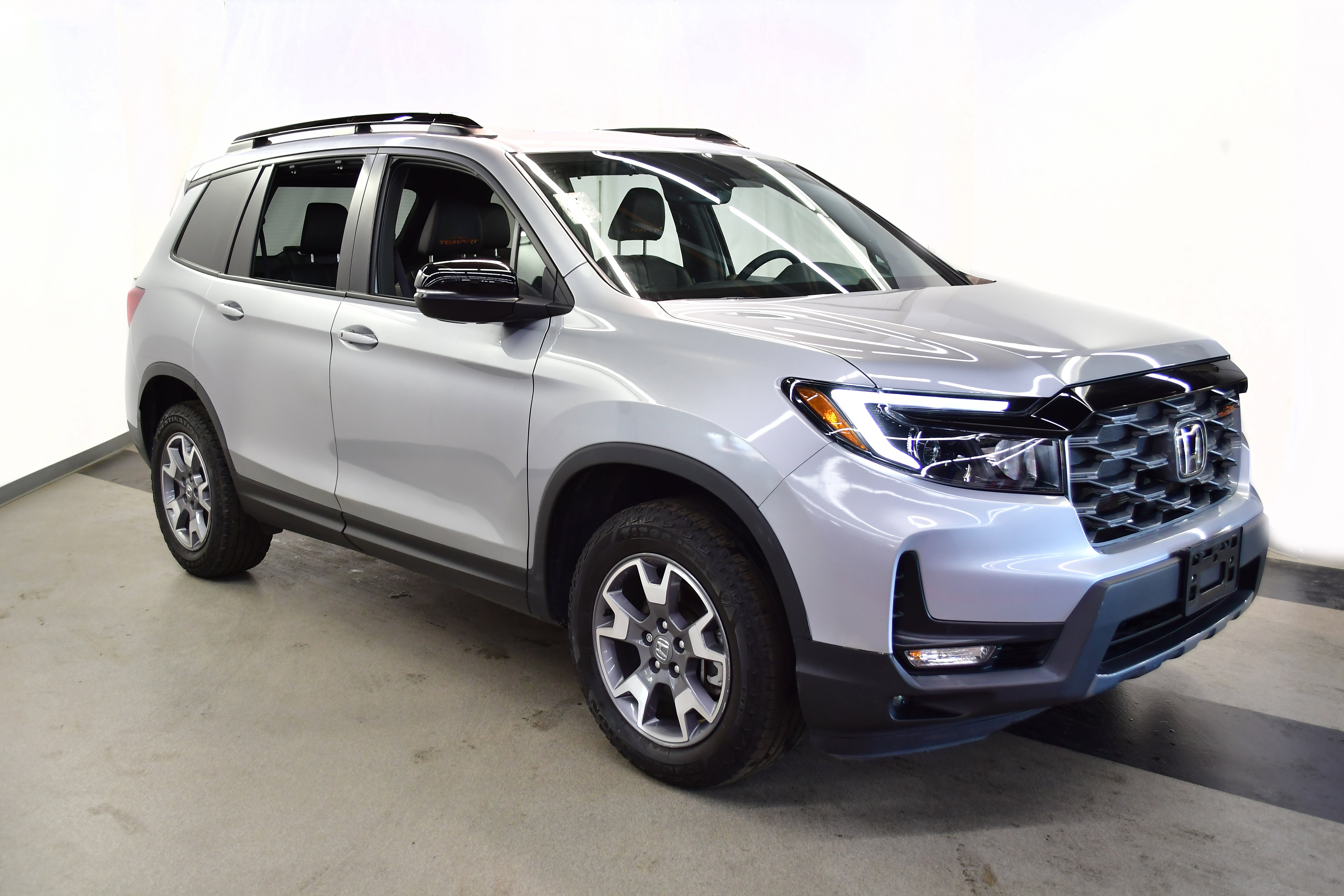 Used 2023 Honda Passport TrailSport image 2