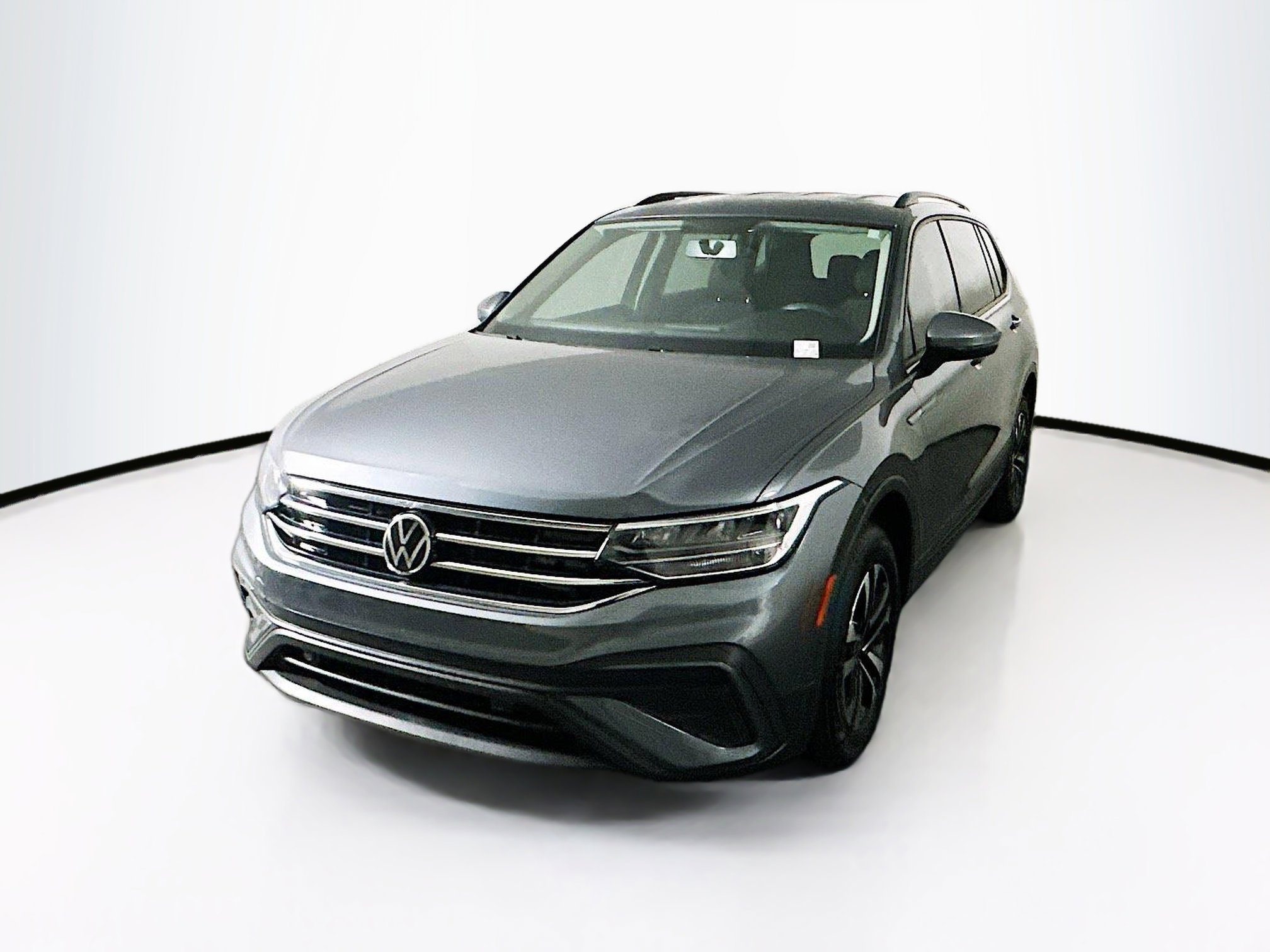 Used 2022 Volkswagen Tiguan S image 3