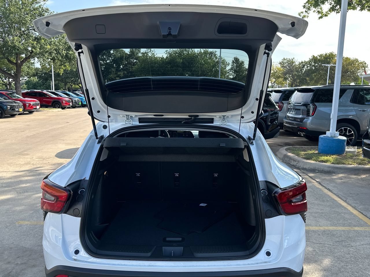 New 2026 Chevrolet Trax LT w/ LT Convenience Package FWD image 24