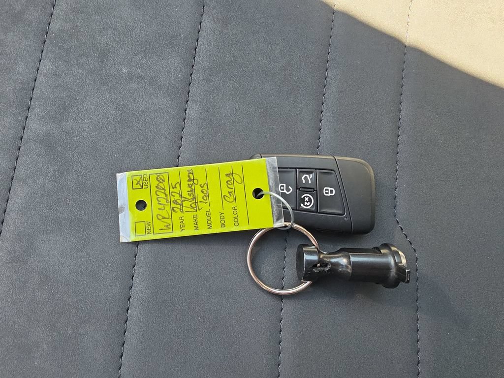 Used 2025 Volkswagen Taos SE AWD/4WD image 25