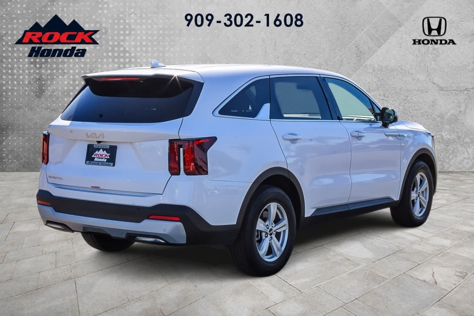 Used 2026 Kia Sorento LX FWD image 4