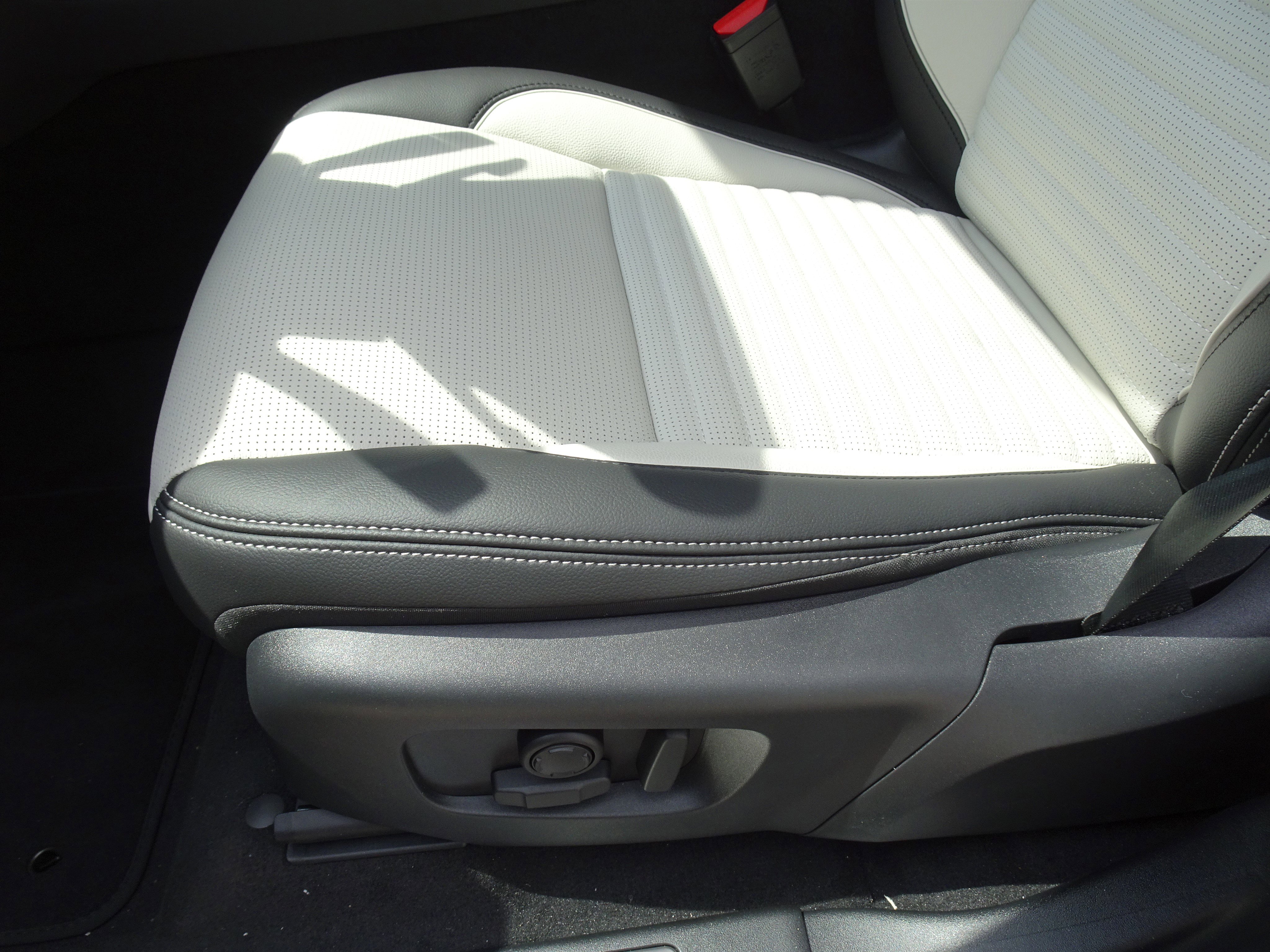 New 2026 Land Rover Discovery Sport Landmark image 14