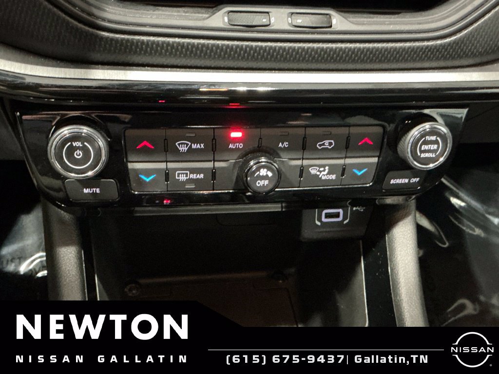 Used 2025 Jeep Compass Trailhawk AWD/4WD image 32