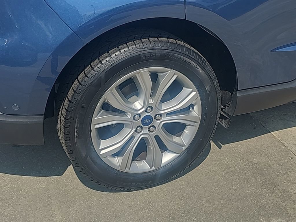 Used 2019 Ford Edge Titanium w/ Equipment Group 301A image 9