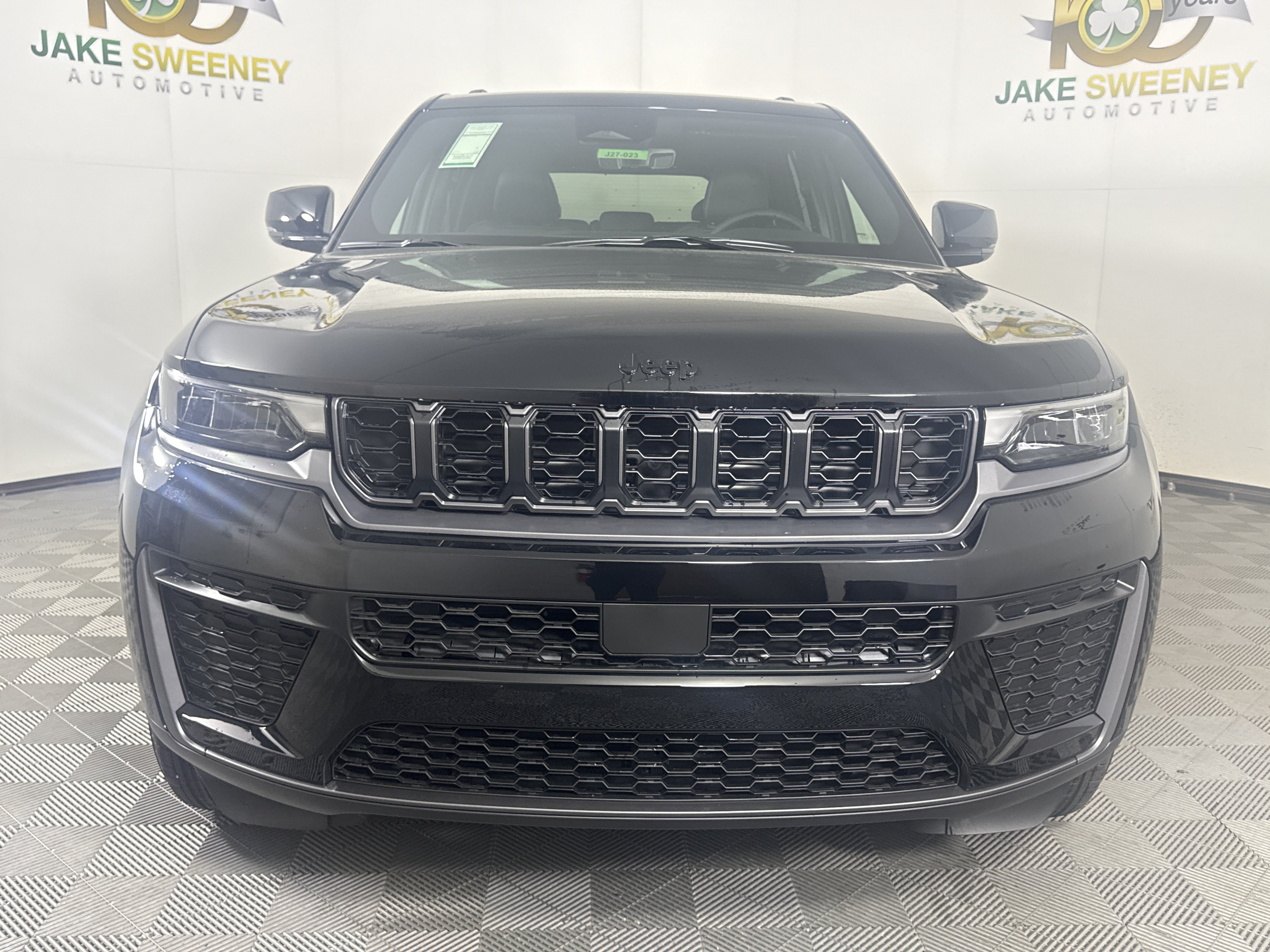 New 2027 Jeep Grand Cherokee 4WD image 3