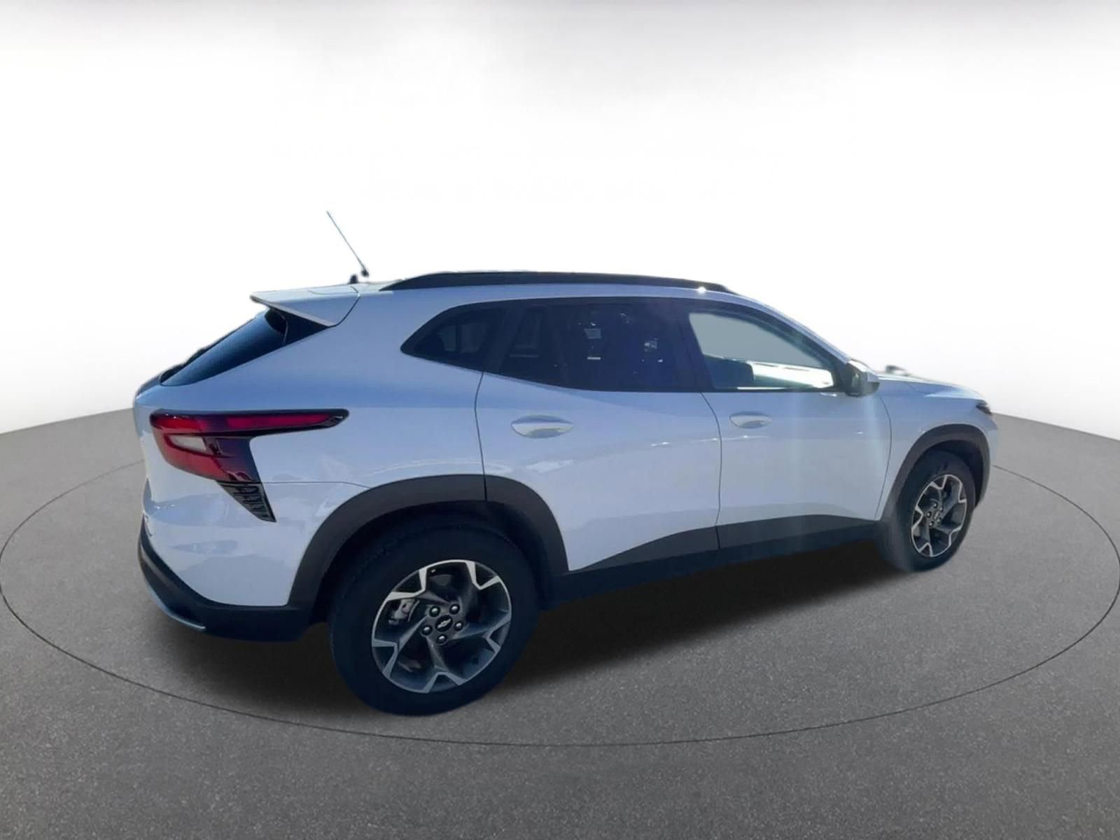 Used 2025 Chevrolet Trax LT image 15