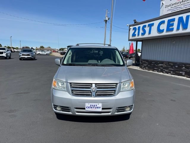 Used 2008 Dodge Grand Caravan SXT w/ Entertainment Group 2 FWD image 2