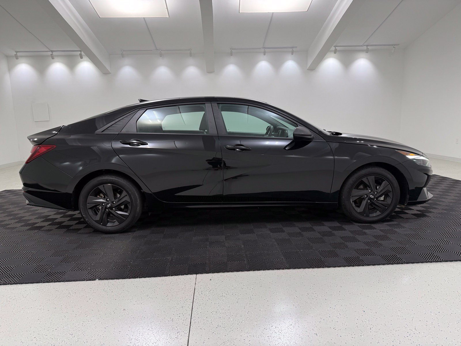 Used 2021 Hyundai Elantra SEL FWD image 6