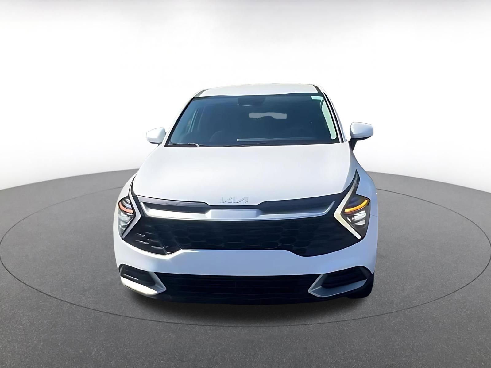 Used 2025 Kia Sportage LX image 4