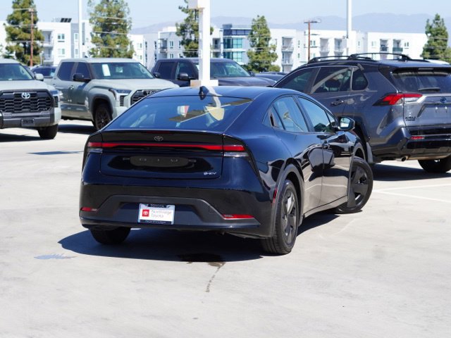 Used 2025 Toyota Prius LE FWD image 7