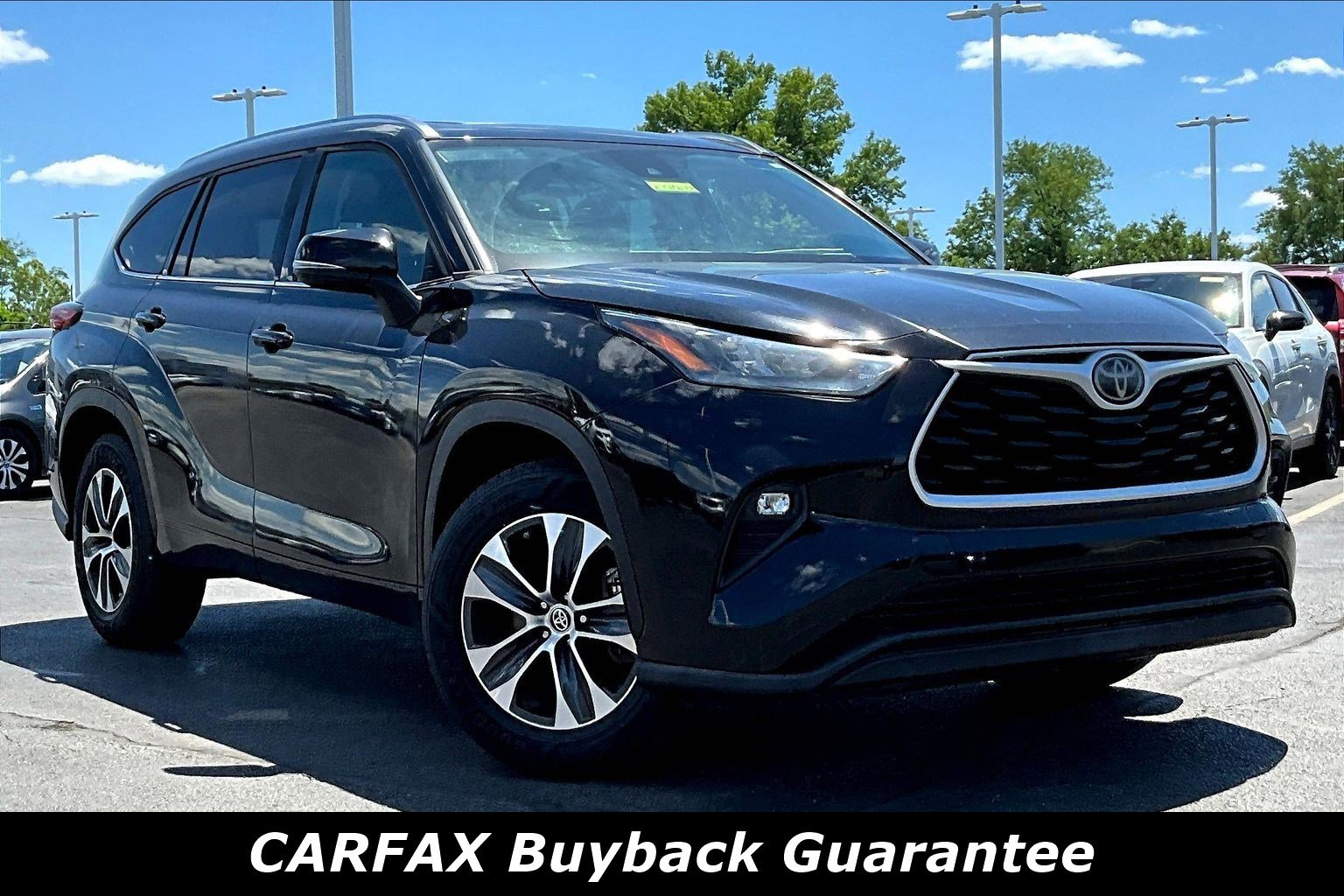 Used 2020 Toyota Highlander XLE FWD image 3