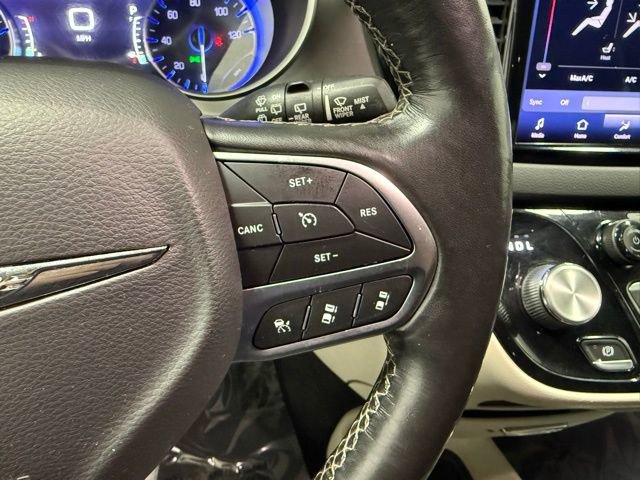 Used 2022 Chrysler Pacifica Touring-L image 17