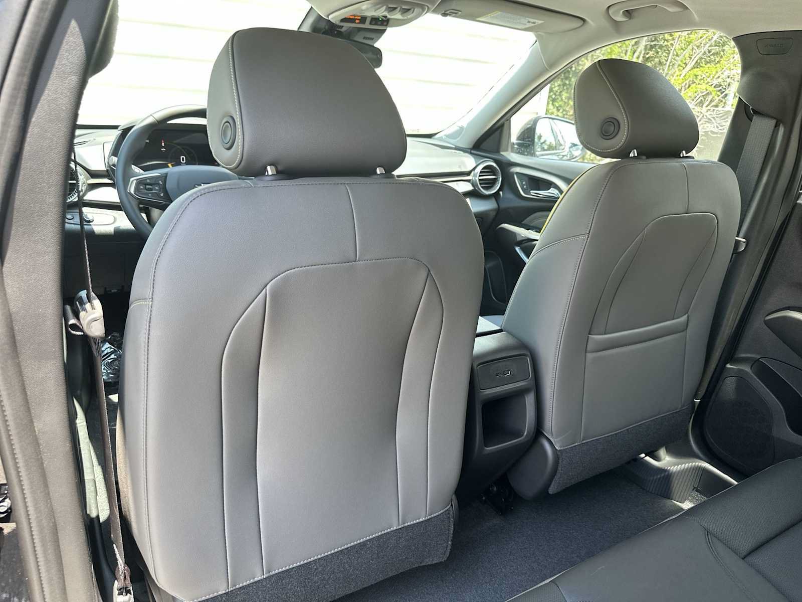 New 2026 Chevrolet Trax ACTIV w/ Sunroof Package FWD image 16