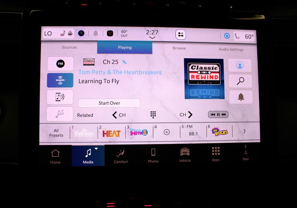 New 2025 Jeep Grand Cherokee Laredo w/ Luxury Tech Group I image 15