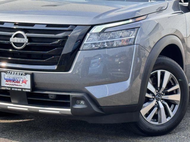 Used 2023 Nissan Pathfinder SL w/ Black Appearance Package image 28