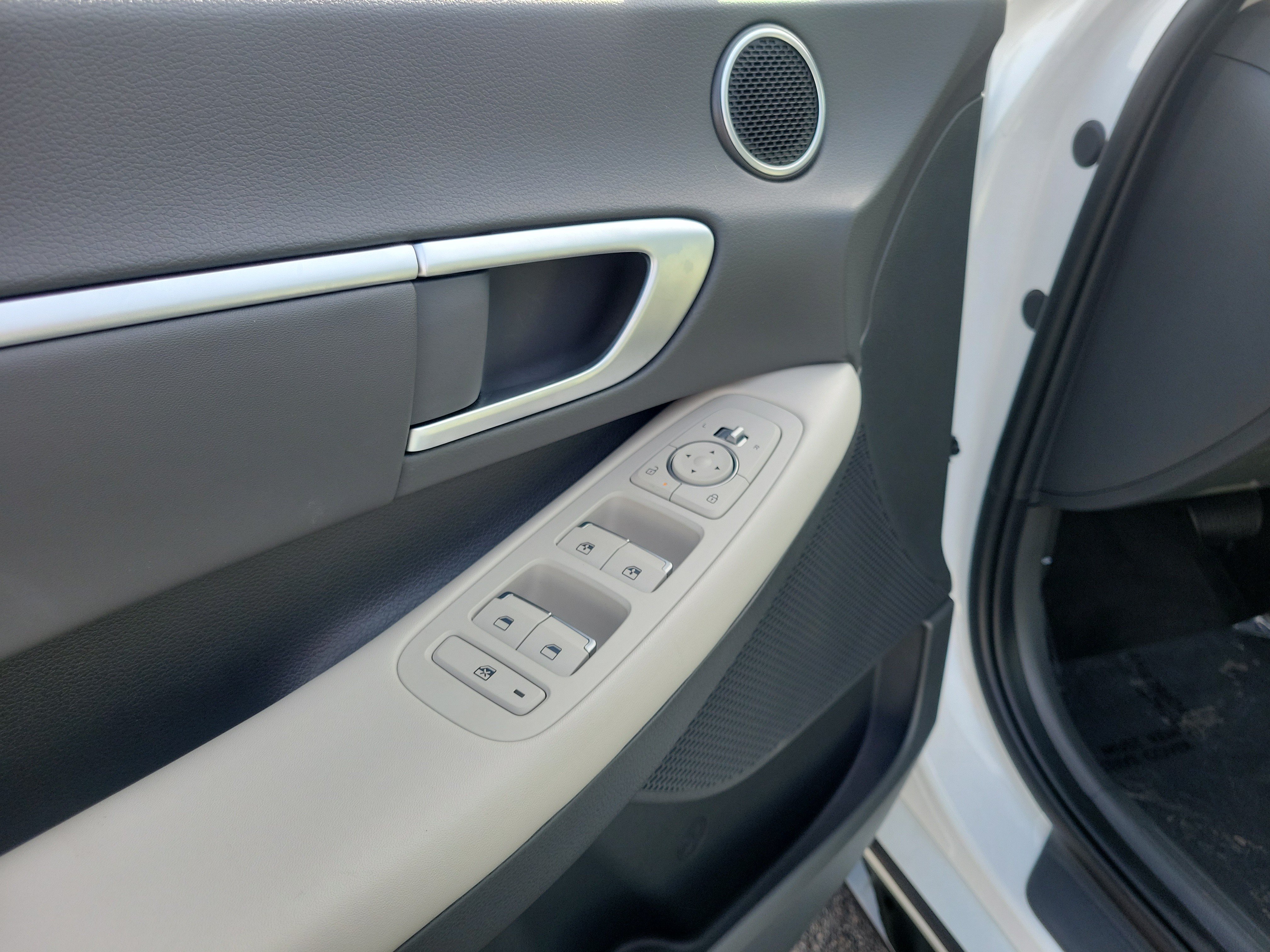 New 2025 Hyundai Sonata SEL FWD image 18