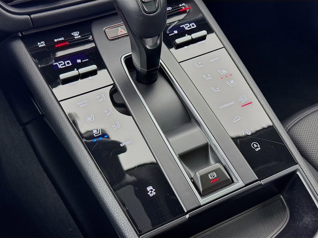 Certified 2025 Porsche Macan image 22