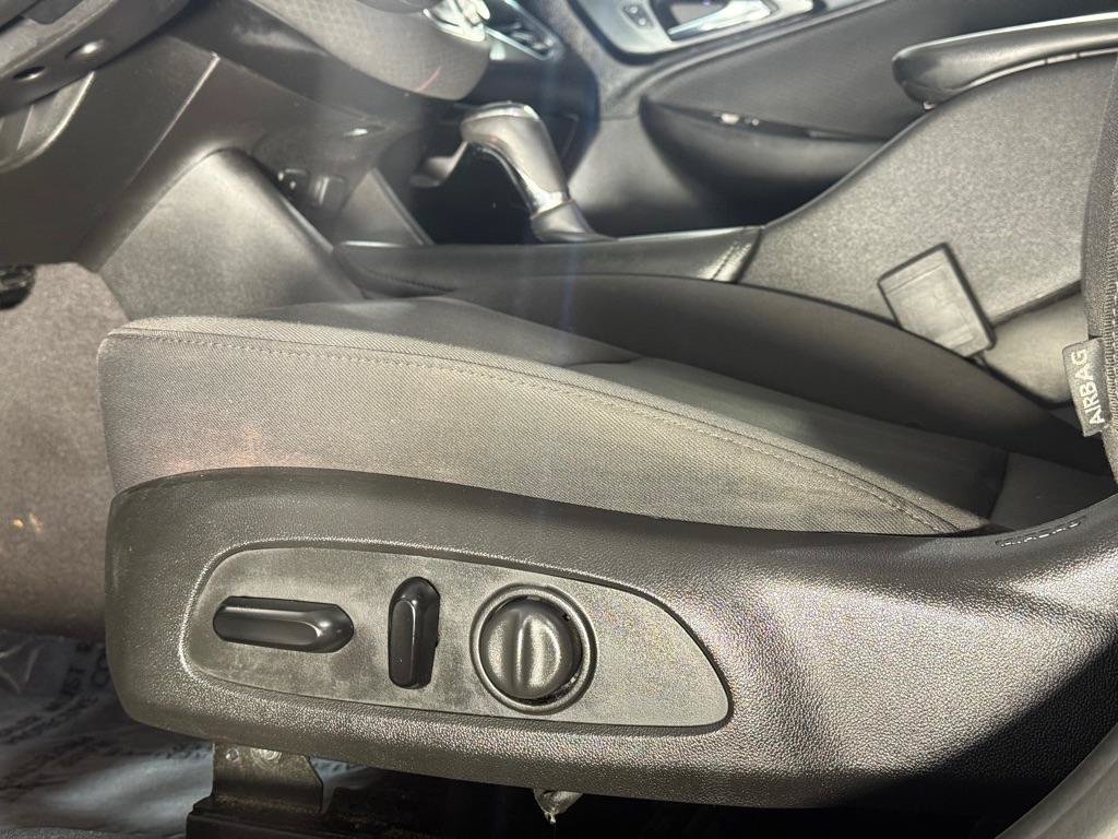 Used 2017 Chevrolet Malibu LT FWD image 22