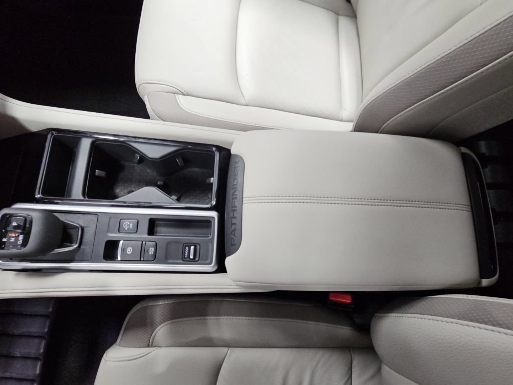 Used 2025 Nissan Pathfinder SL FWD image 21