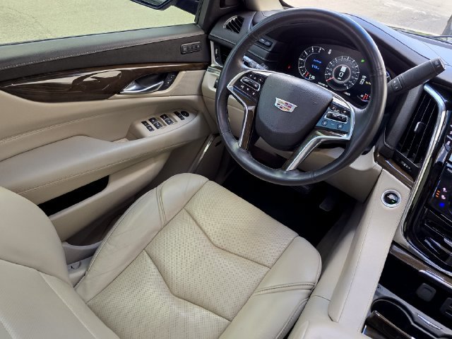 Used 2018 Cadillac Escalade ESV Premium Luxury AWD/4WD image 29