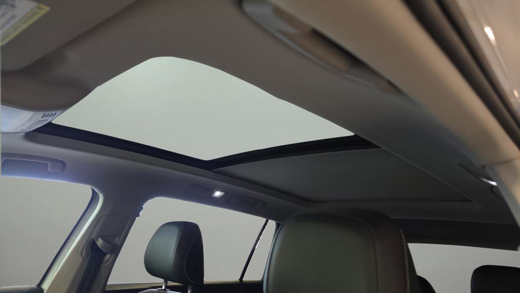 Used 2022 Volkswagen Tiguan SE image 11