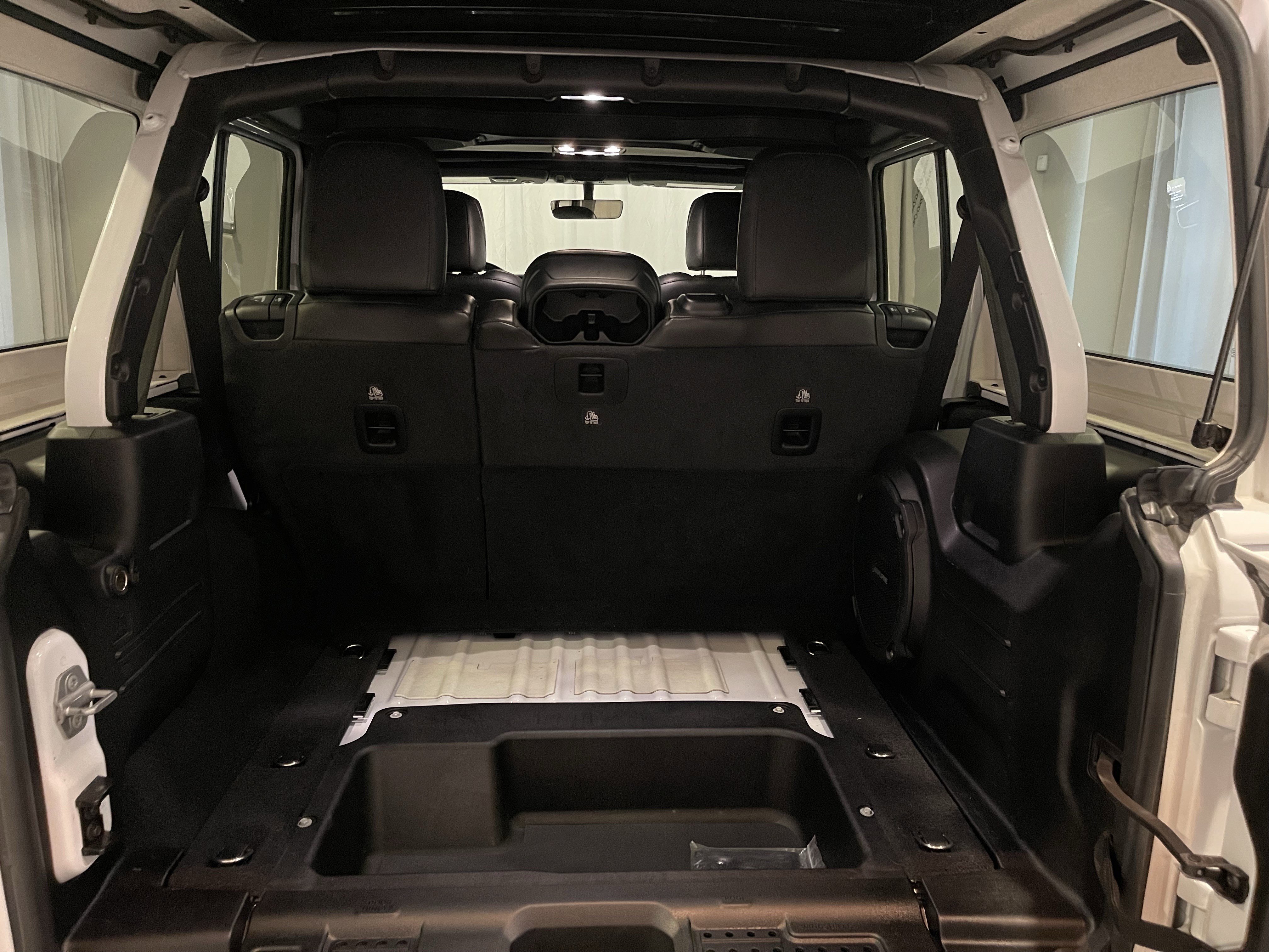 Used 2020 Jeep Wrangler Unlimited Sahara AWD/4WD image 28