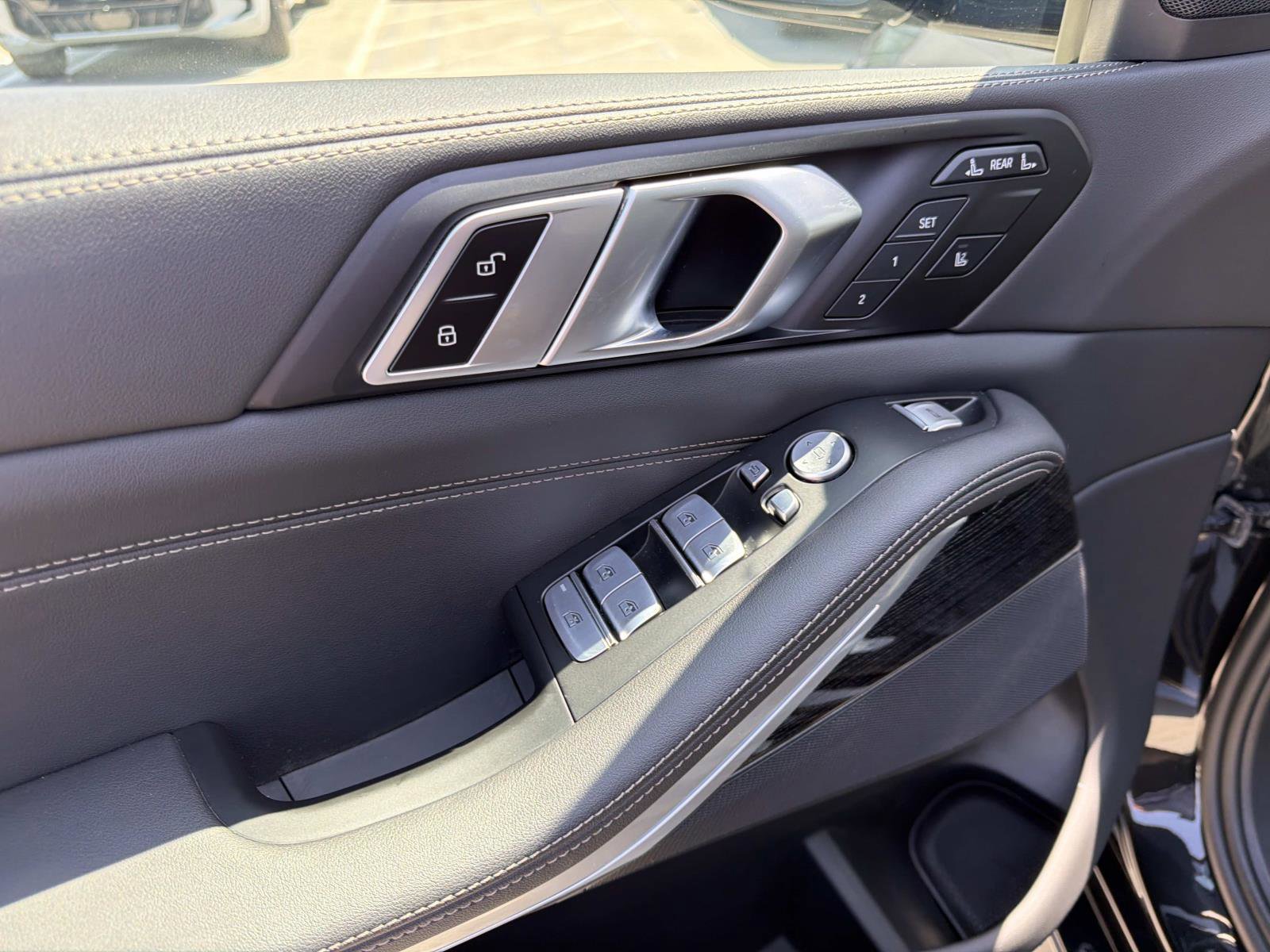 Certified 2024 BMW X7 xDrive40i w/ M Sport Package AWD/4WD image 14