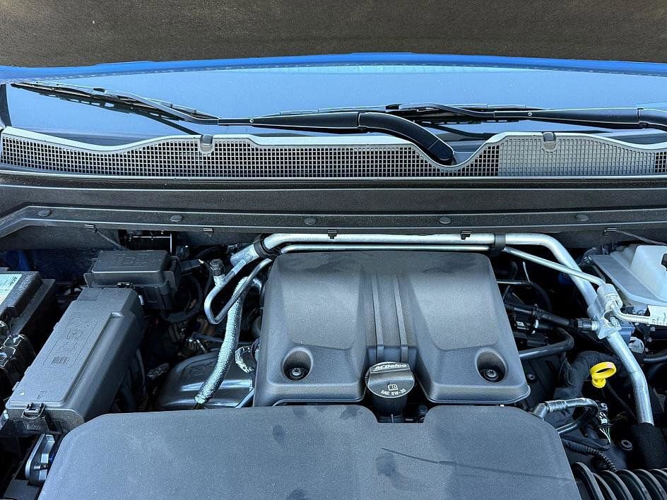 Used 2025 Chevrolet Colorado ZR2 w/ Midnight Edition image 29