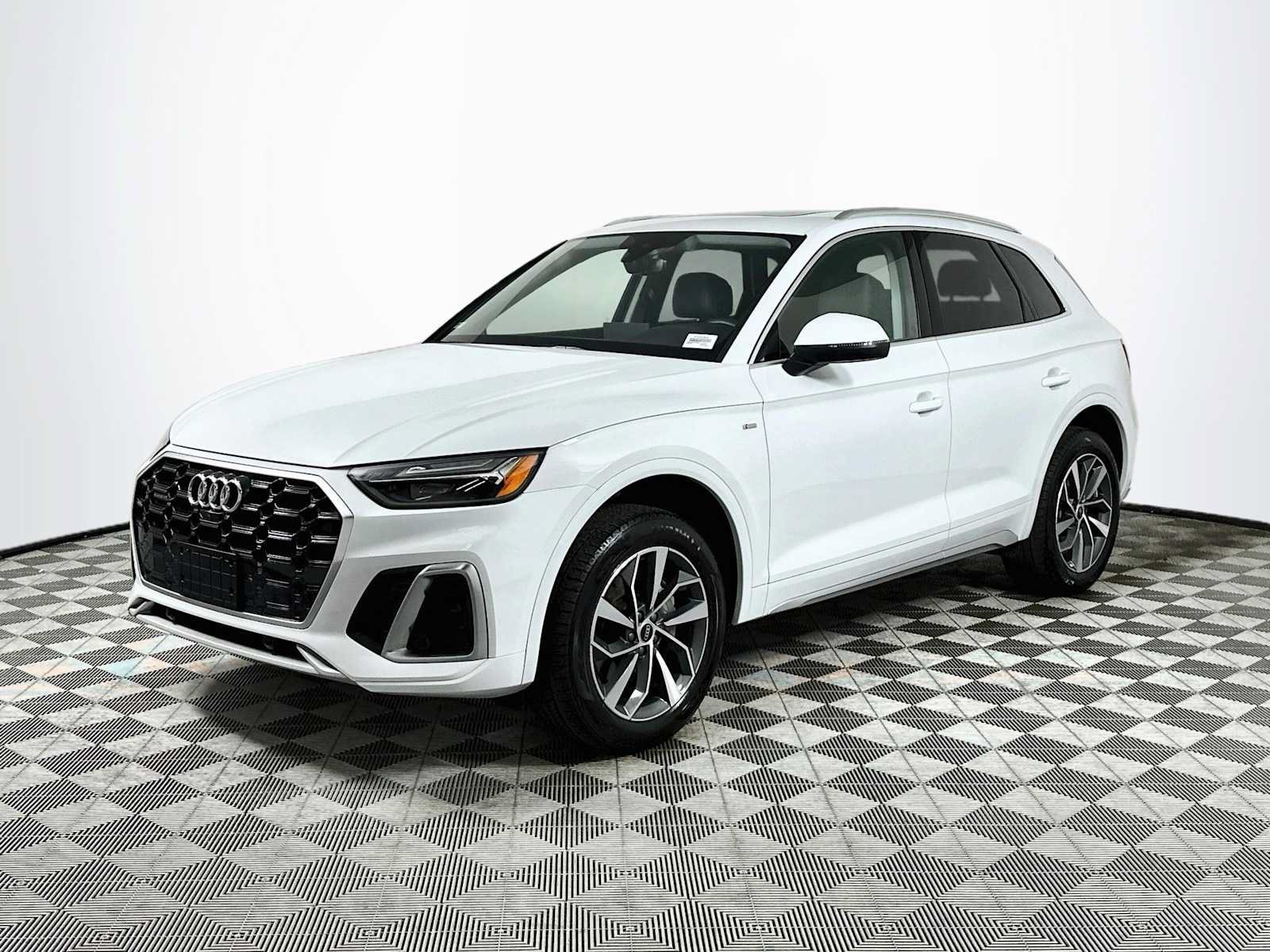 Certified 2023 Audi Q5 2.0T Premium Plus w/ Premium Plus Package AWD/4WD image 3