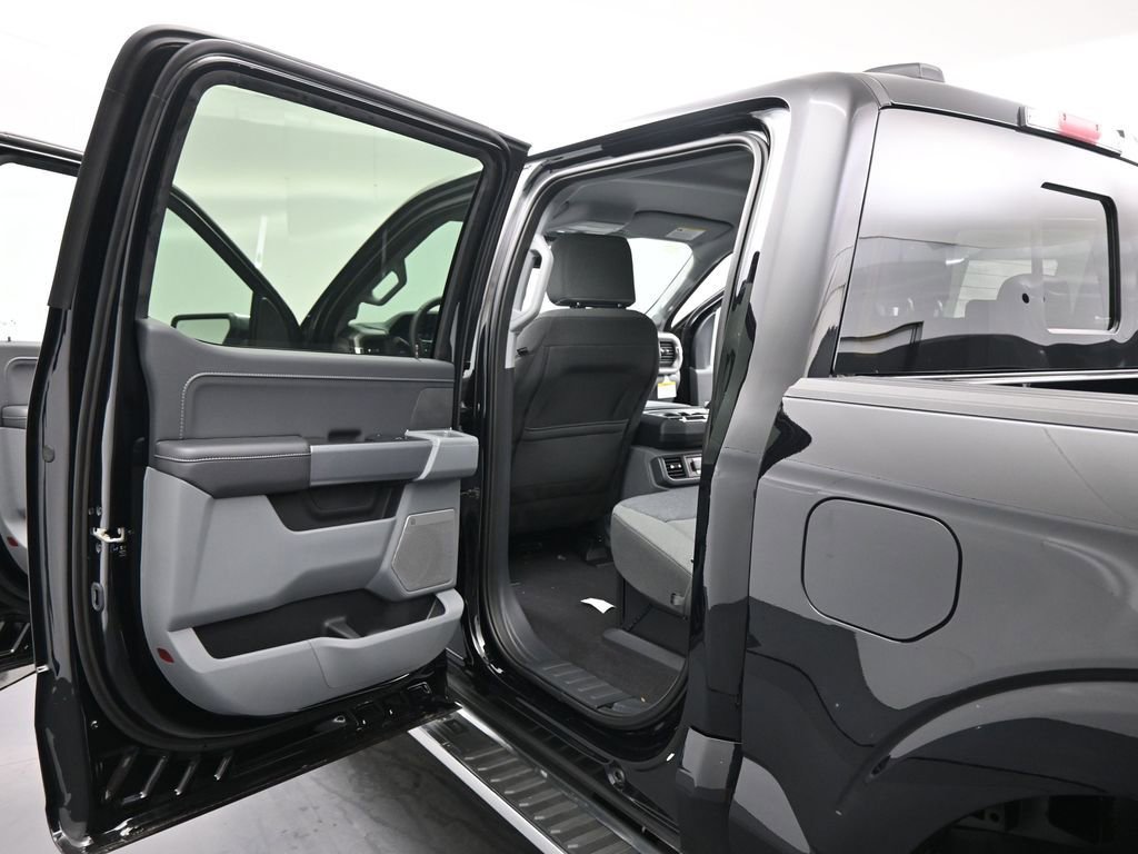 New 2025 Ford F150 XLT w/ Equipment Group 303A High image 18
