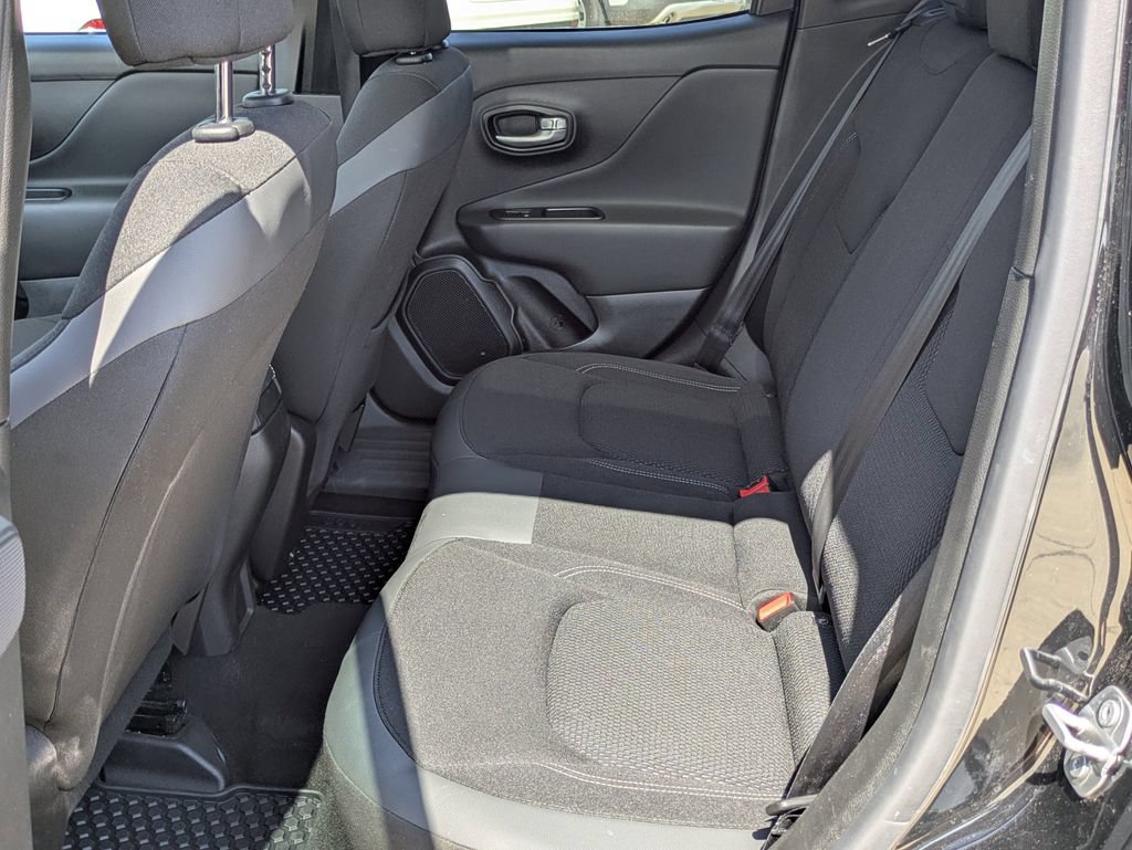 Used 2023 Jeep Renegade Altitude w/ Sun/Sound Group AWD/4WD image 9