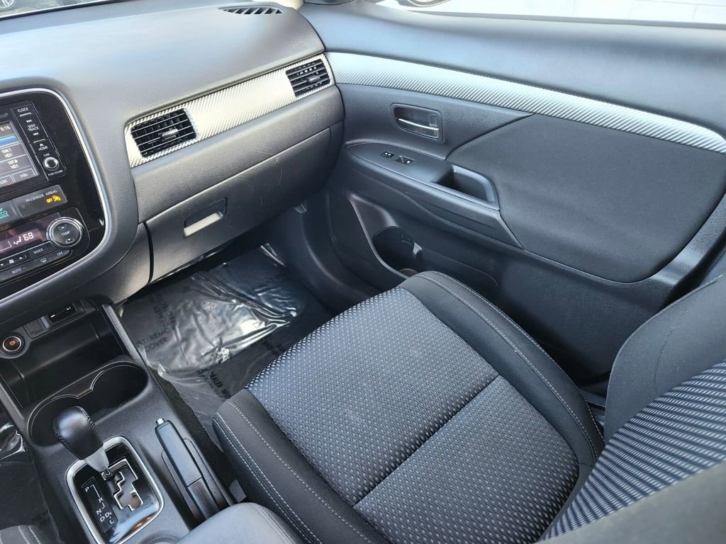 Used 2016 Mitsubishi Outlander AWD image 13