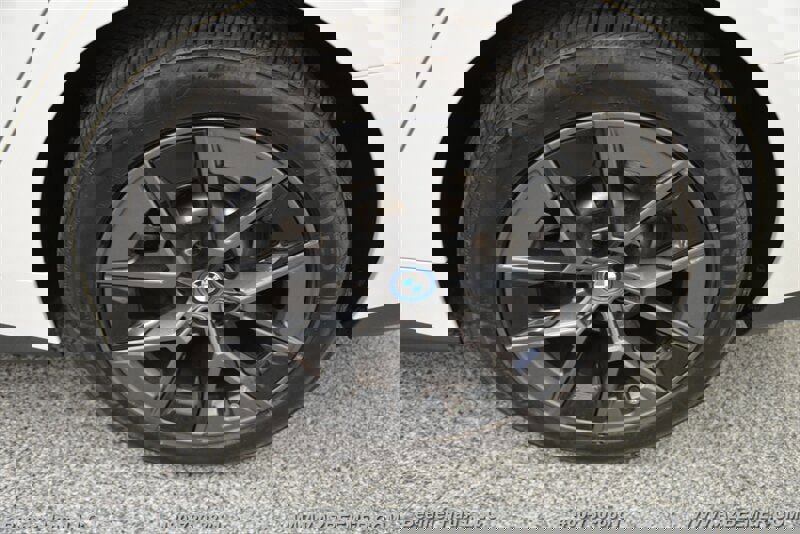 Used 2022 BMW i4 eDrive40 image 46