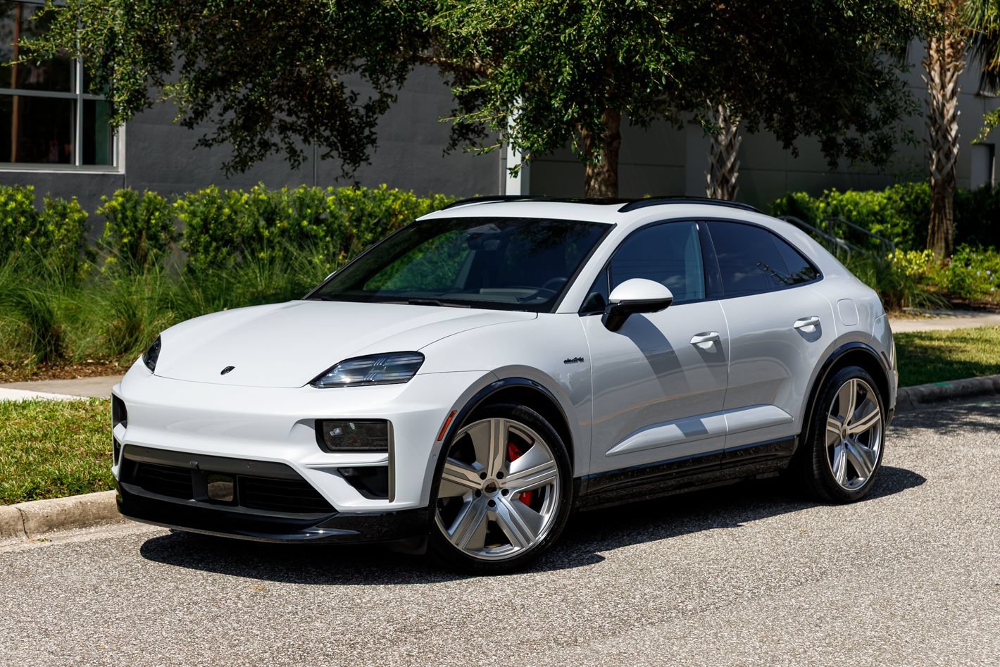 Used 2025 Porsche Macan Turbo Electric AWD/4WD image 26