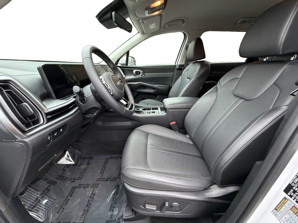 Used 2025 Kia Sorento EX image 9