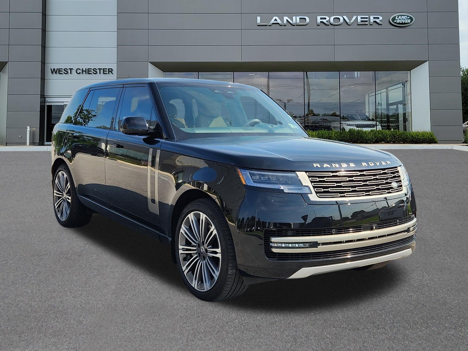 Certified 2025 Land Rover Range Rover Long Wheelbase SE AWD/4WD image 2