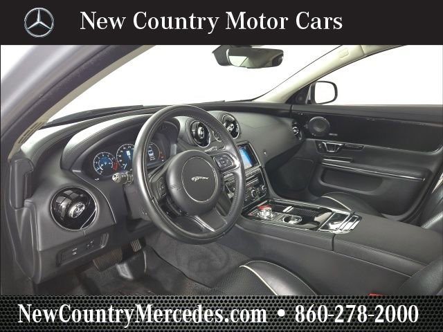 Used 2018 Jaguar XJ R-Sport image 16
