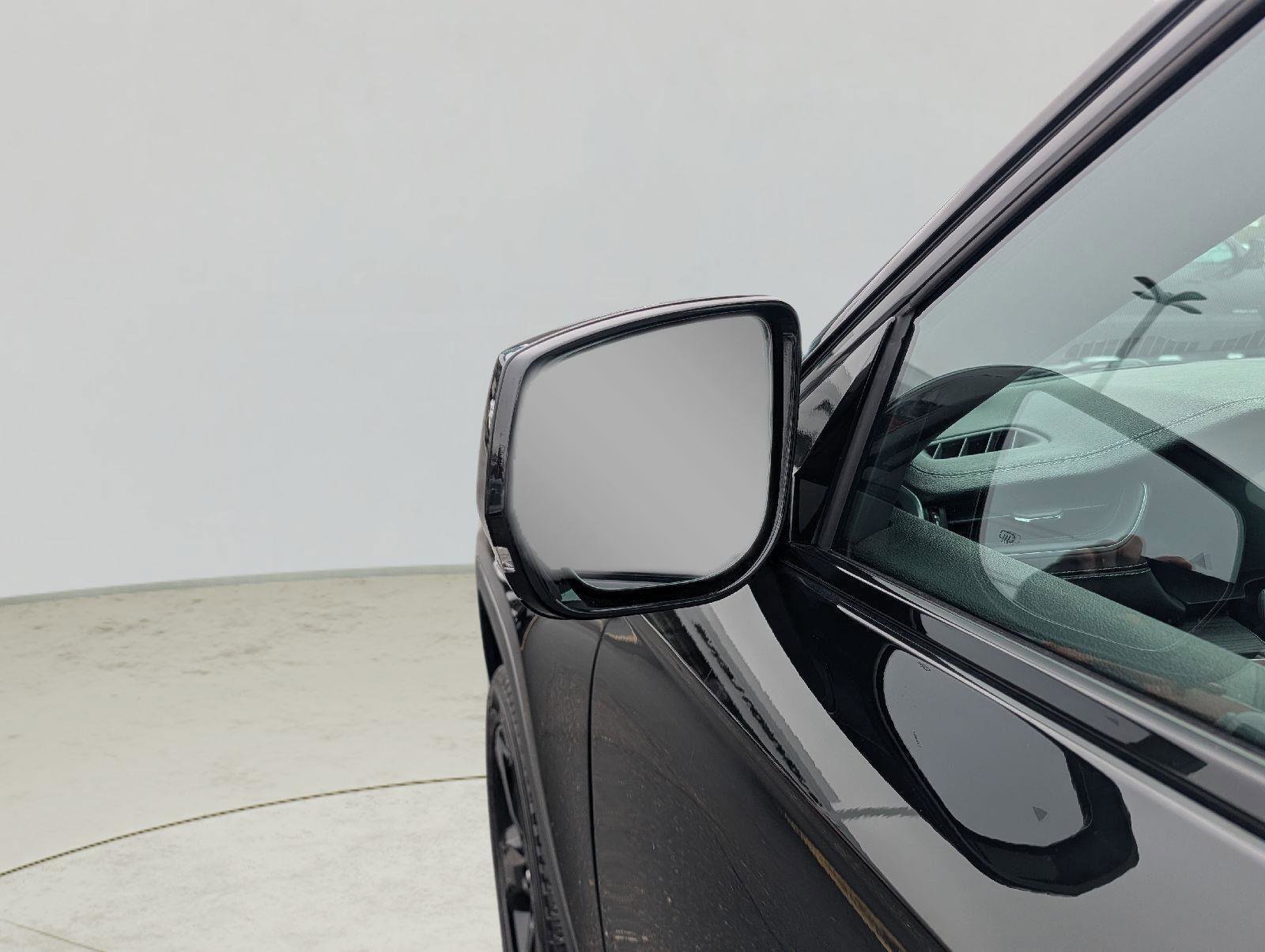 Used 2024 Jeep Grand Cherokee Limited w/ Black Appearance Package image 7