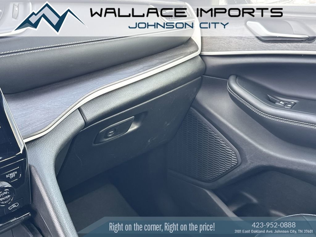 Used 2024 Jeep Grand Cherokee Limited AWD/4WD image 20