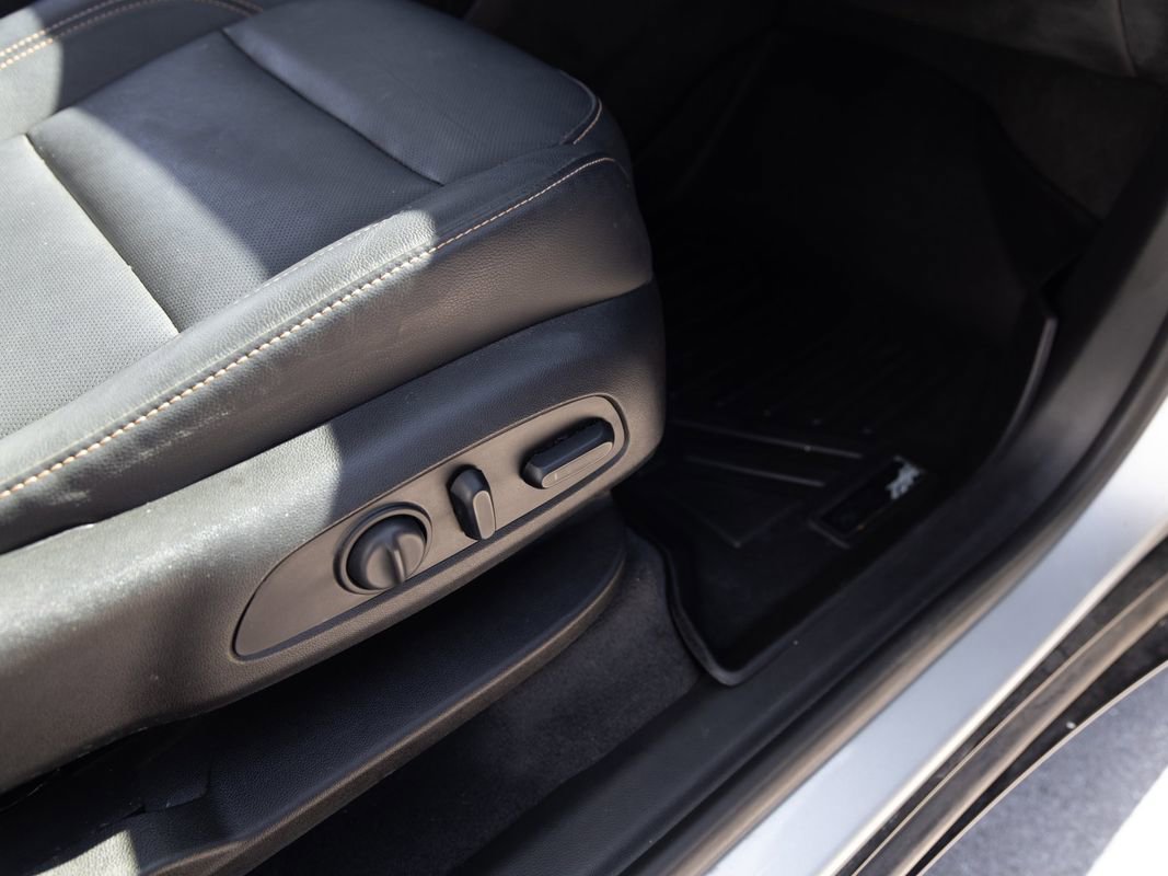 Used 2019 Chevrolet Traverse Premier w/ Redline Edition FWD image 21