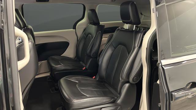 Used 2022 Chrysler Pacifica Touring-L FWD image 23