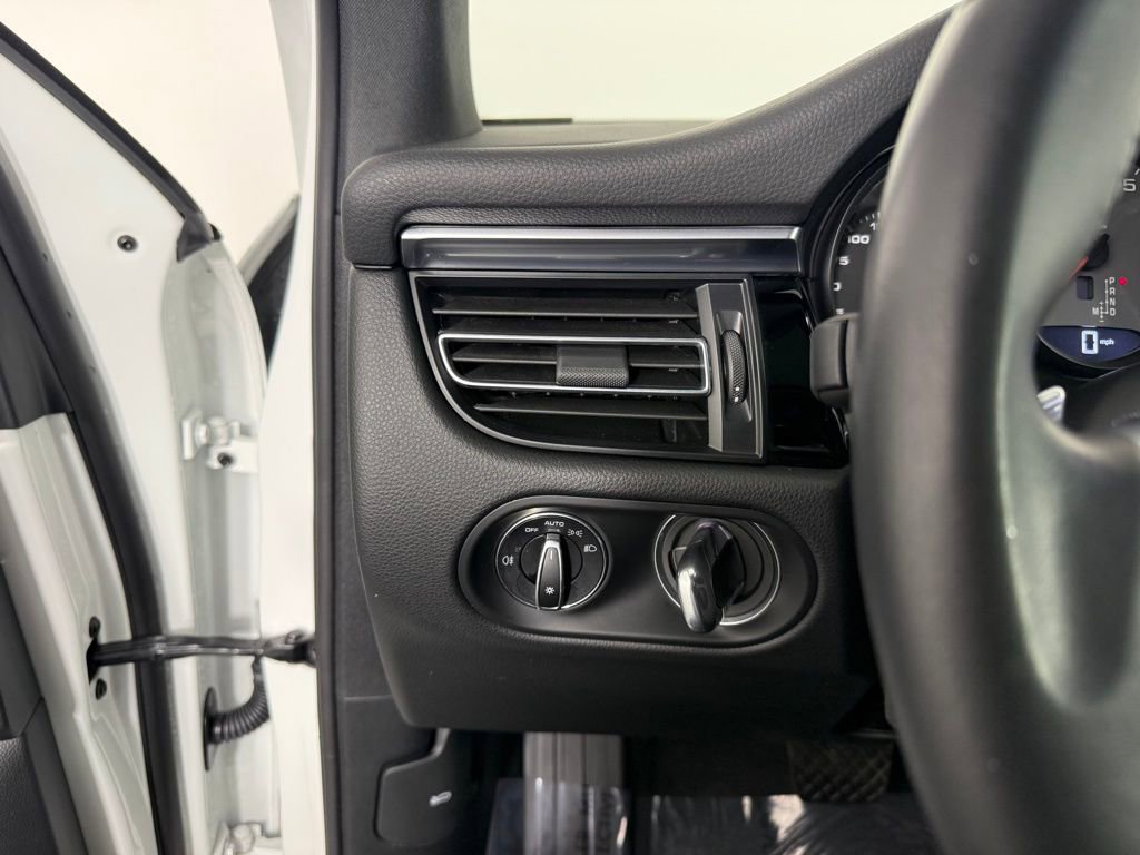 Certified 2021 Porsche Macan S AWD/4WD image 25