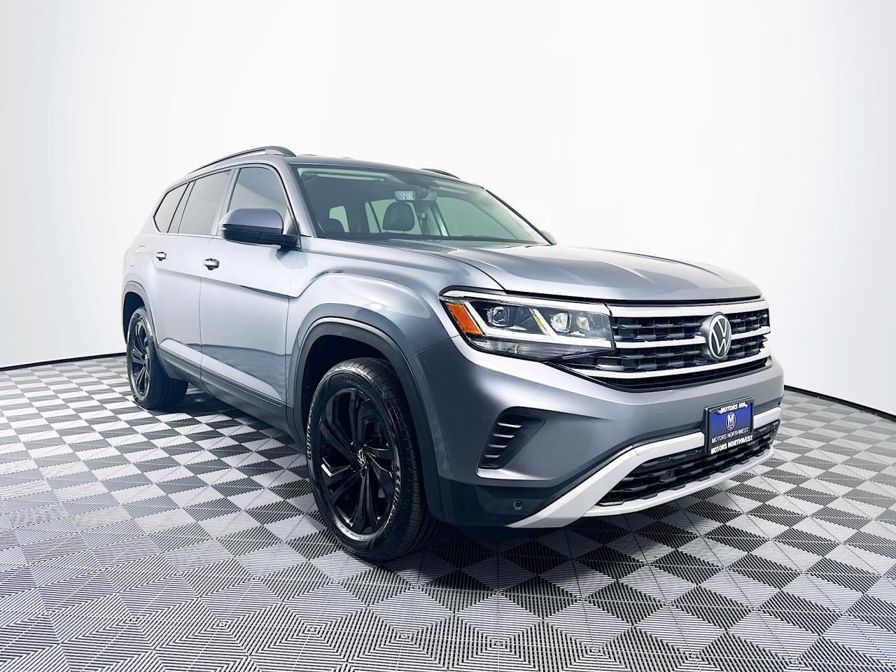 Used 2022 Volkswagen Atlas SE w/ Black Wheel Package image 6