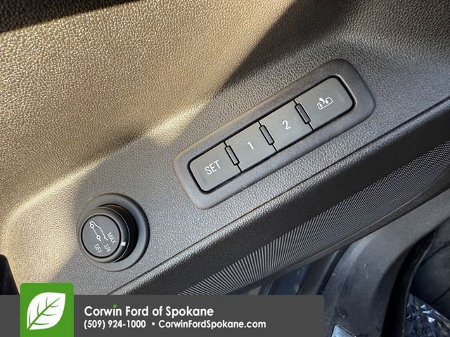 Used 2018 Chevrolet Equinox Premier image 24